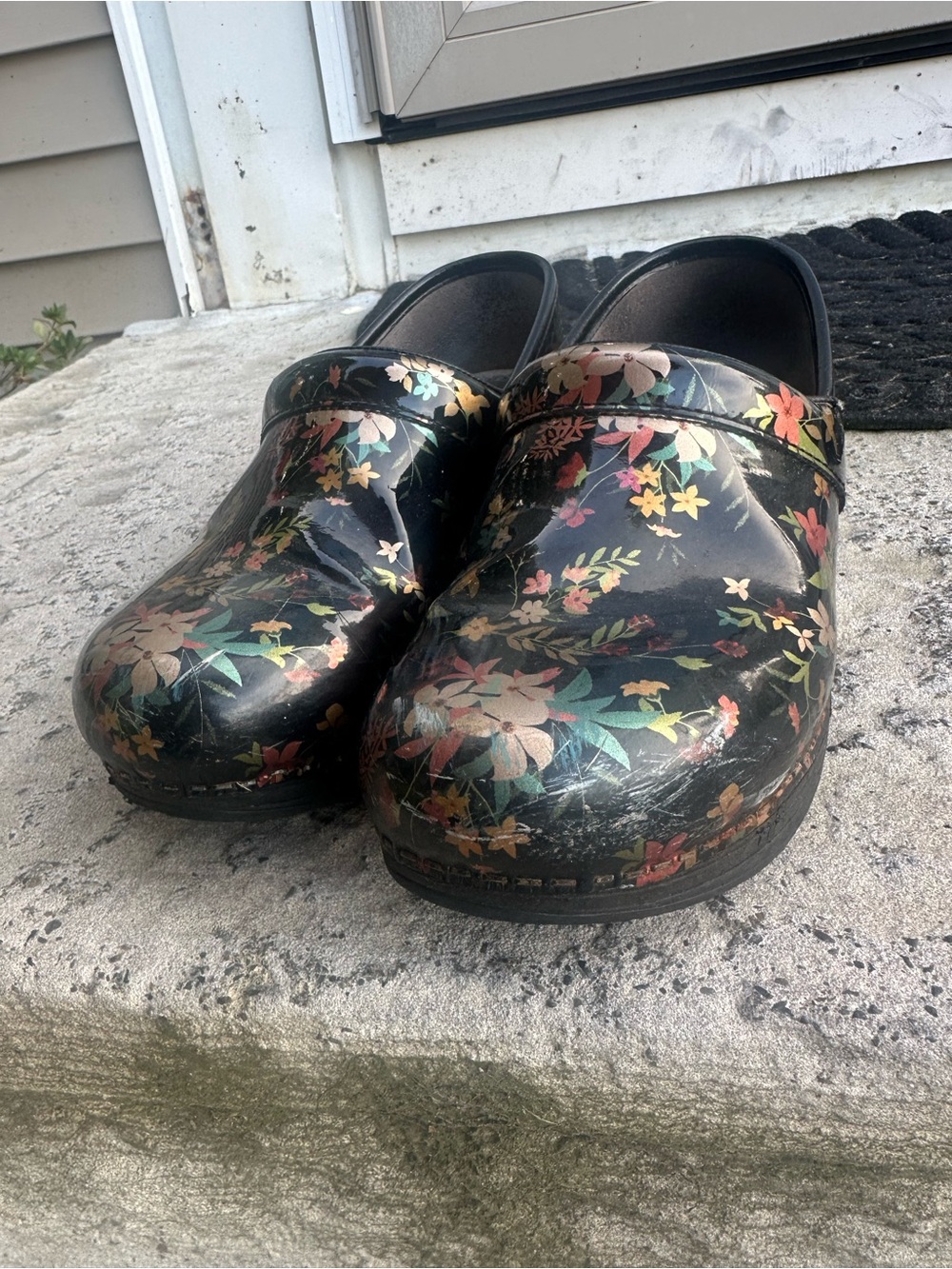 Dansko Floral Patent Leather Professional Clogs Women’s 39 / 8.5-9